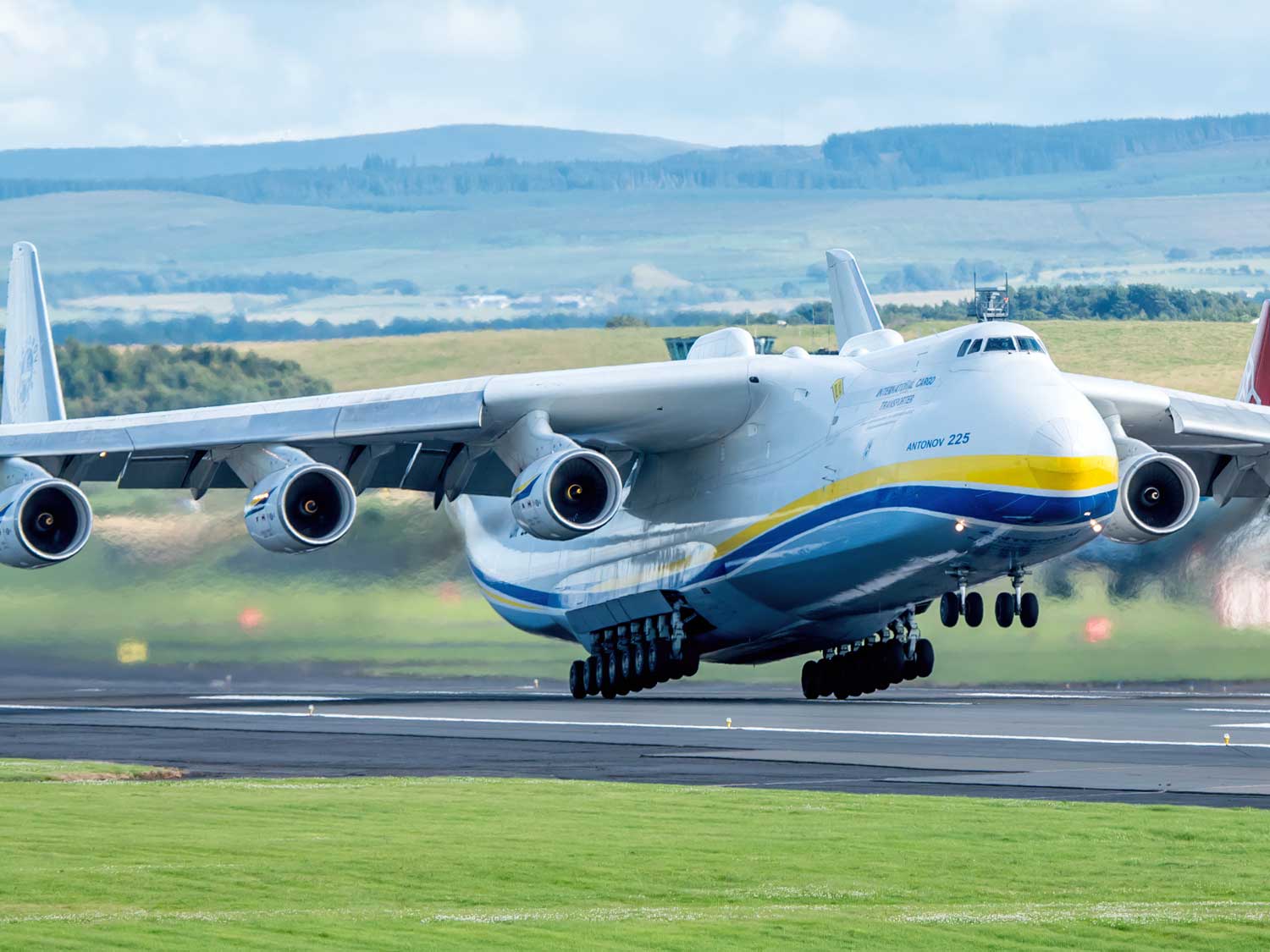 Antonov AN 225