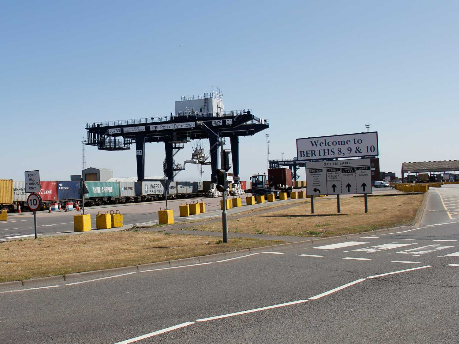 FXT entrance FXT entrance